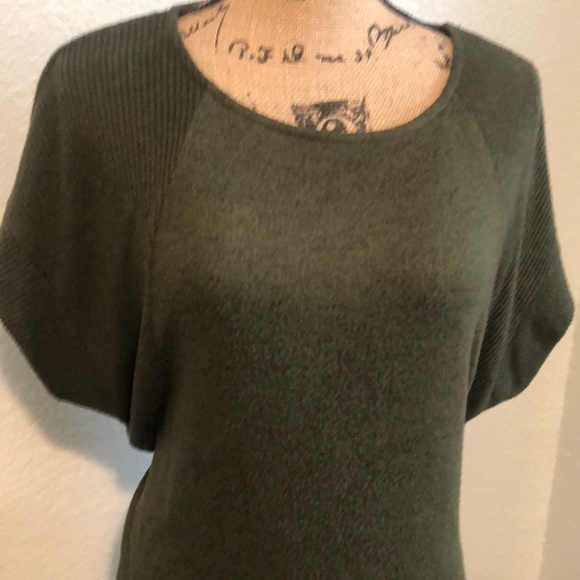 Bobeau Green Top - Picture 2 of 4